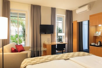 Standard Room, 1 King Bed (Garden Wing)