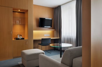 Suite, 1 King Bed with Sofa bed