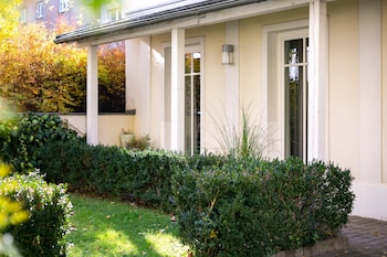 Standard Room, 1 King Bed (Garden Wing)