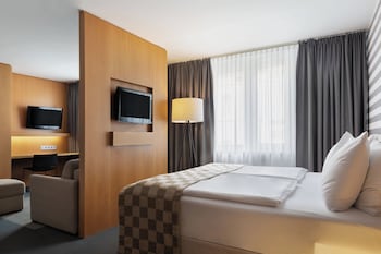 Suite, 1 King Bed with Sofa bed