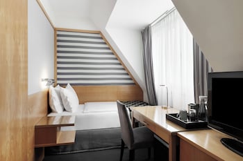 Standard Room, 1 King Bed, City View (Top Floor)