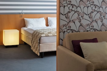 Suite, 1 King Bed with Sofa bed