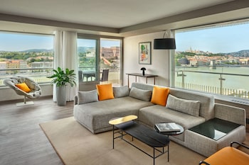Executive Studio Suite, 1 King Bed, River View