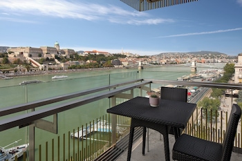 Executive Studio Suite, 1 King Bed, River View