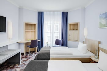 Standard Room, 1 Queen Bed