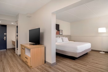 Suite, 1 King Bed