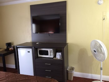Room, 1 King Bed, Non Smoking (No A/C)