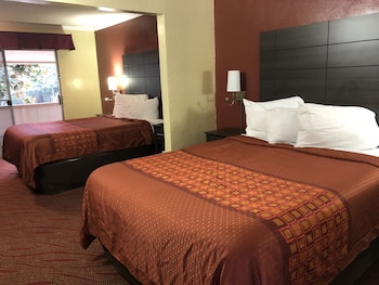 Room, 2 Queen Beds, Non Smoking (No A/C)