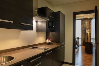 Suite, 1 King Bed, City View