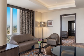 Business Suite, 1 King Bed (View)
