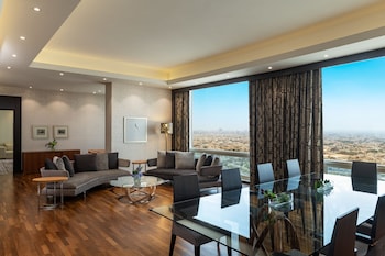 Suite, 1 King Bed, City View