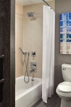 Room, 2 Queen Beds (Mobility/Hearing Access, Roll-In Shwr)