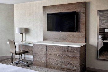 Room, 2 Queen Beds (Mobility/Hearing Access, Roll-In Shwr)