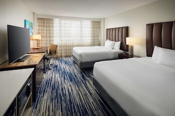 Room, 2 Queen Beds, Accessible, Non Smoking (Non-Suite, Roll-in Shower)