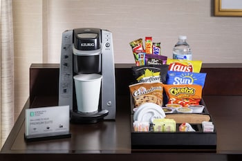 Premium Suite, 1 Queen Bed, Accessible, Bathtub (Mobility & Hearing)