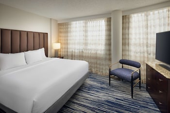 Suite, 1 King Bed, Non Smoking, Corner