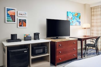 Room, 1 King Bed, Accessible, Non Smoking (Non-Suite, Roll-in Shower)