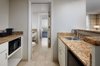 Suite, 1 King Bed, Balcony, Corner