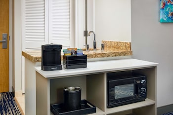 Room, 1 King Bed, Accessible, Non Smoking (Non-Suite, Roll-in Shower)