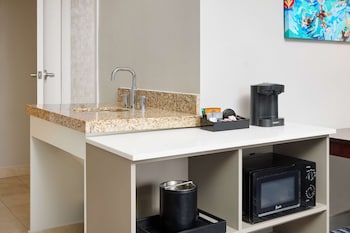 Premium Suite, 1 Queen Bed, Accessible, Bathtub (Mobility & Hearing)