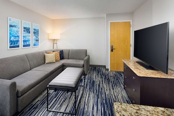 Suite, 1 King Bed, Balcony, Corner