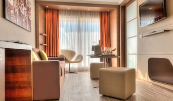 Family Suite, 2 Twin Beds, City View