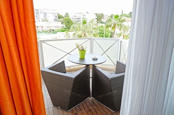 Room, 2 Twin Beds, Balcony, Pool View (Balcony)