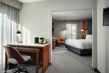 Suite, 1 King Bed with Sofa bed, Hearing Accessible
