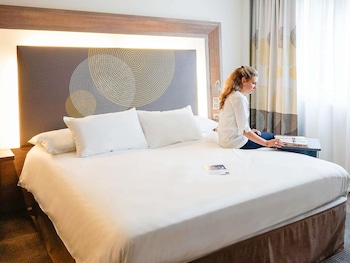 Suite, 1 Queen Bed with Sofa bed