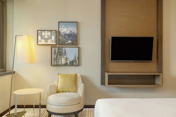 Deluxe Room, 1 King Bed, Balcony