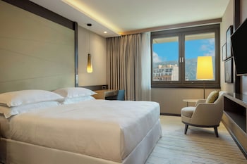 Deluxe Room, 1 King Bed, Balcony