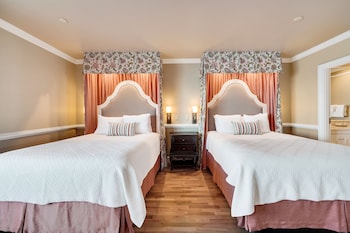 Room, 2 Queen Beds, Fireplace, Ocean View