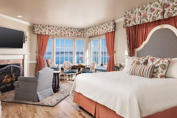 Deluxe Room, 1 King Bed, Fireplace, Corner (Ocean)