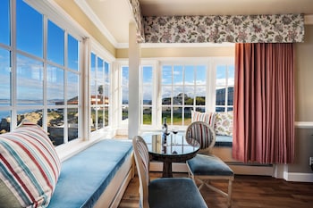 Deluxe Room, 1 King Bed, Fireplace, Corner (Ocean)