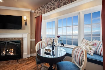 Room, 2 Queen Beds, Fireplace, Ocean View