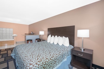 Suite, 1 King Bed, Non Smoking (One-Bedroom)
