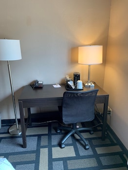 Suite, 1 King Bed, Non Smoking (One-Bedroom)