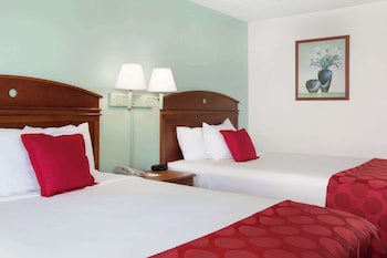 Room, 2 Queen Beds, Non Smoking (2nd Floor)