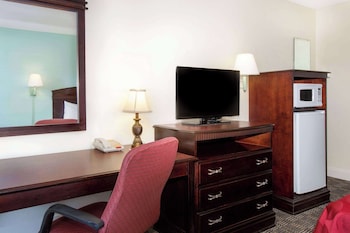 Standard Room, 1 King Bed, Non Smoking (1st Floor)