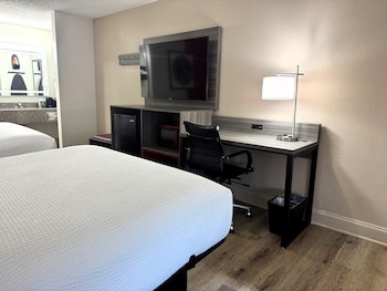 Room, 2 Queen Beds, Non Smoking (2nd Floor)