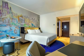 Deluxe Room, 1 Queen Bed