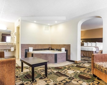 Suite, 1 King Bed with Sofa bed, Accessible, Non Smoking