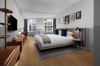 Suite, 1 King Bed, City View