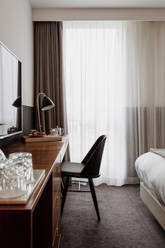 Premium Room, 1 King Bed, Accessible