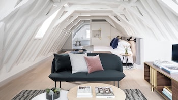 Suite, 1 King Bed with Sofa bed