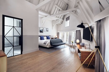 Suite, 1 King Bed, City View