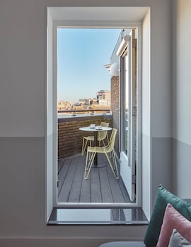 Premium Room, 1 King Bed, Balcony