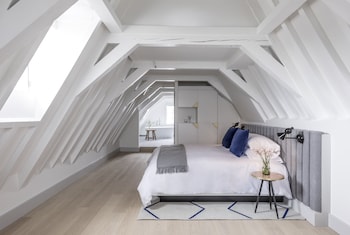 Suite, 1 King Bed, City View