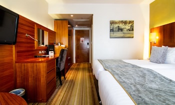 Club Twin Room