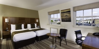 Club Twin Room